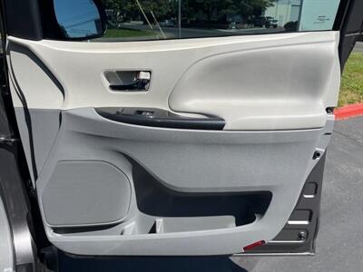 2011 Toyota Sienna SE 8-Passenger   - Photo 37 - Sacramento, CA 95826