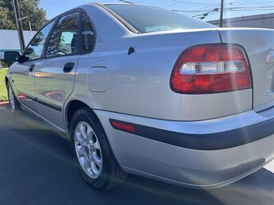 2002 Volvo S40   - Photo 9 - Sacramento, CA 95826