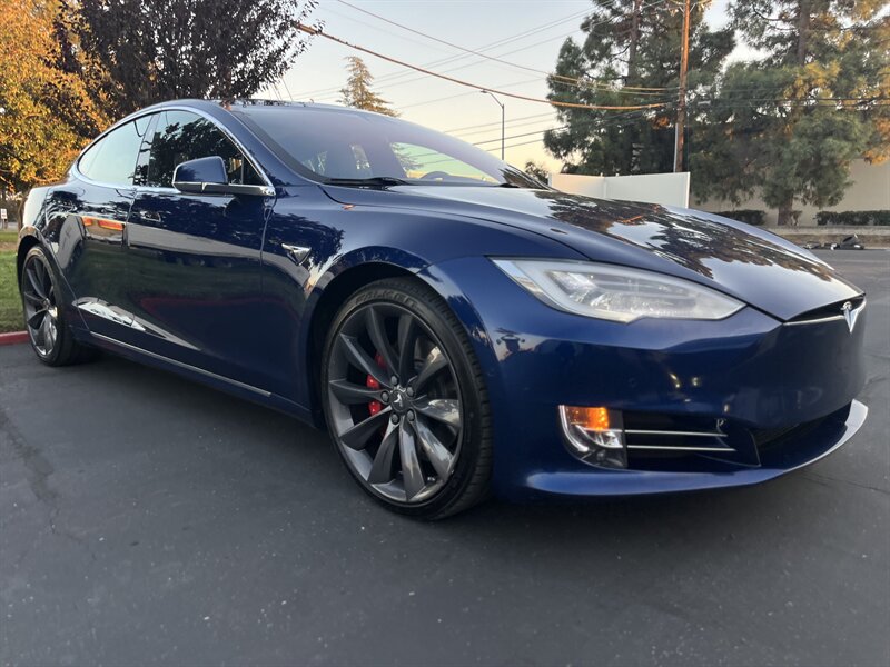 2016-Tesla-Model S-5YJSA1E40GF170037