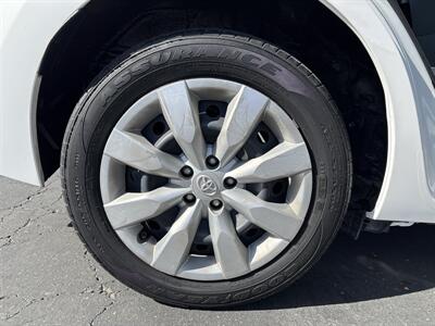 2016 Toyota Corolla LE   - Photo 15 - Sacramento, CA 95826