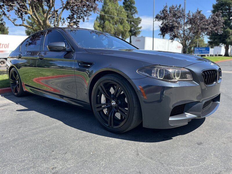 2015-BMW-M5-WBSFV9C5XFD594274
