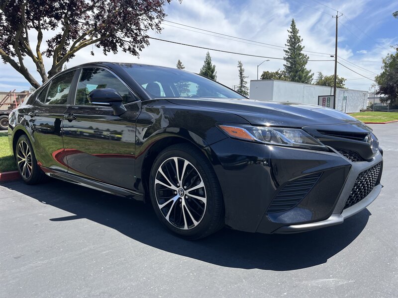 2018-Toyota-Camry-4T1B11HK8JU621283