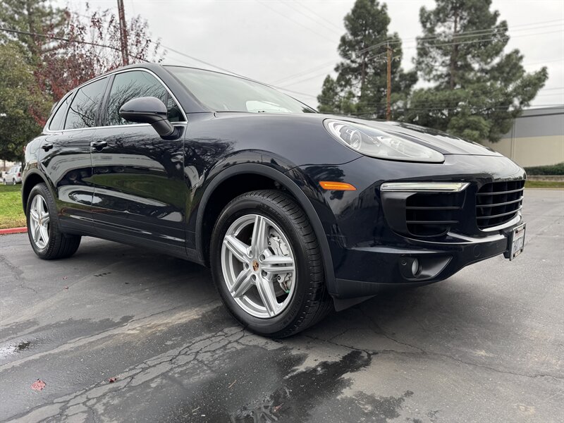 Porsche Cayenne's photo