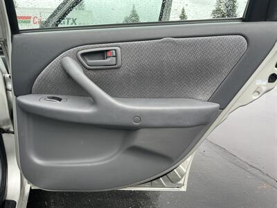 2000 Toyota Camry LE   - Photo 31 - Sacramento, CA 95826