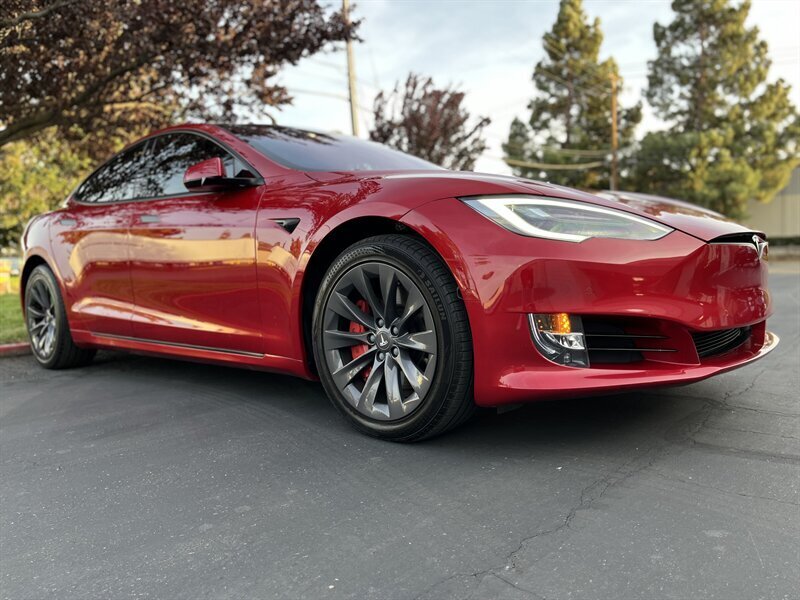 2020-Tesla-Model S-5YJSA1E24LF401319