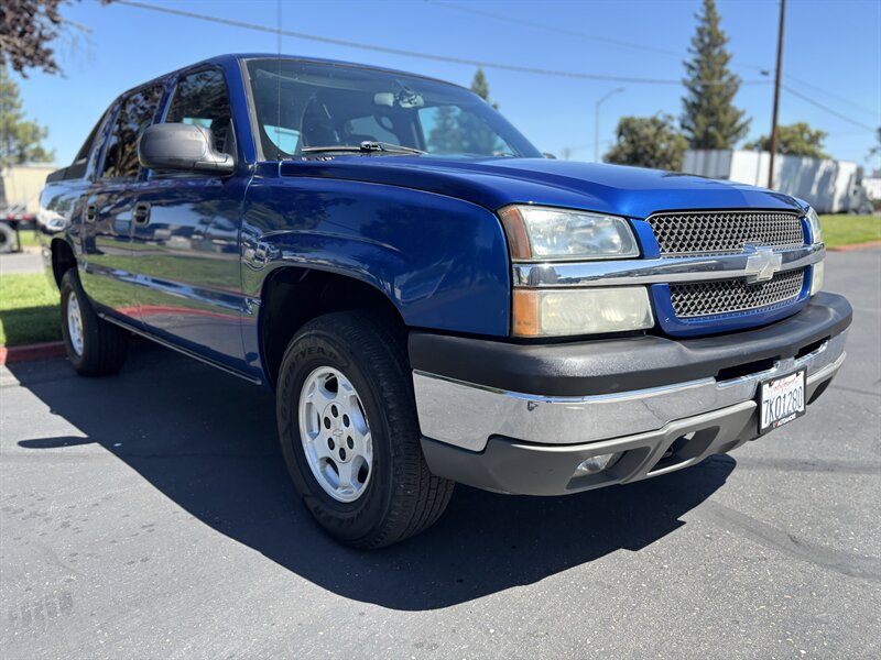 2004 Chevrolet Avalanche 2WD 1500 Series's photo