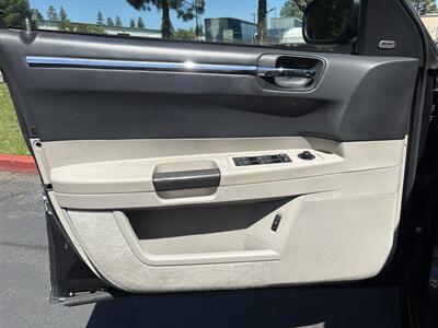 2006 Chrysler 300C   - Photo 32 - Sacramento, CA 95826