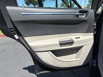 2006 Chrysler 300C   - Photo 43 - Sacramento, CA 95826