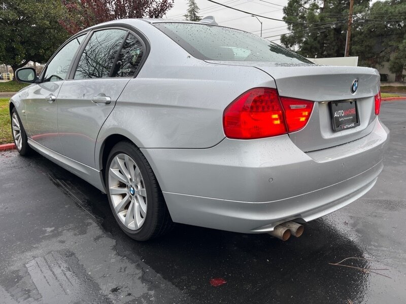 2011 BMW 3 Series 328i photo 9