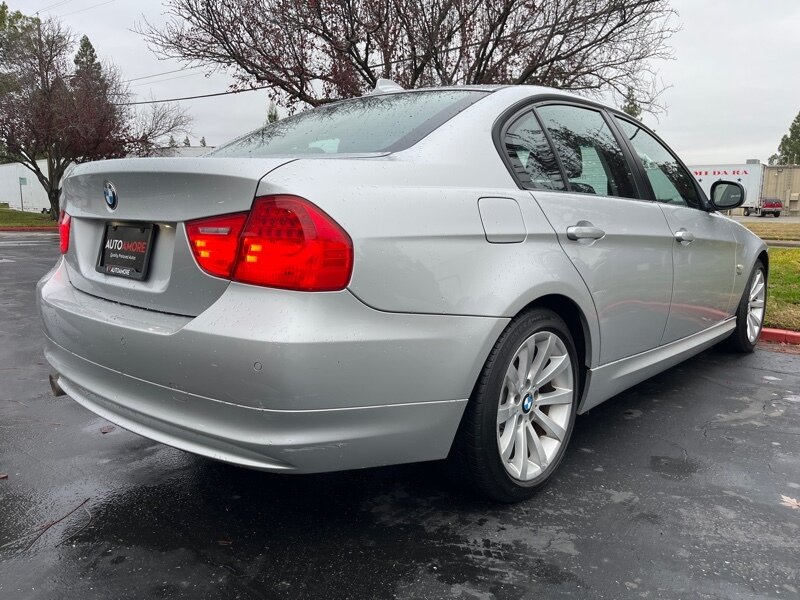 2011 BMW 3 Series 328i photo 13