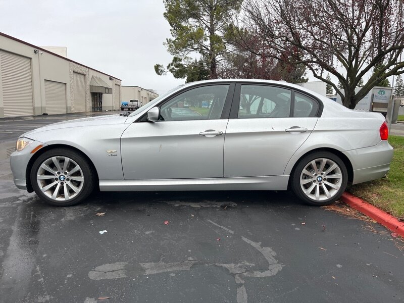 2011 BMW 3 Series 328i photo 8