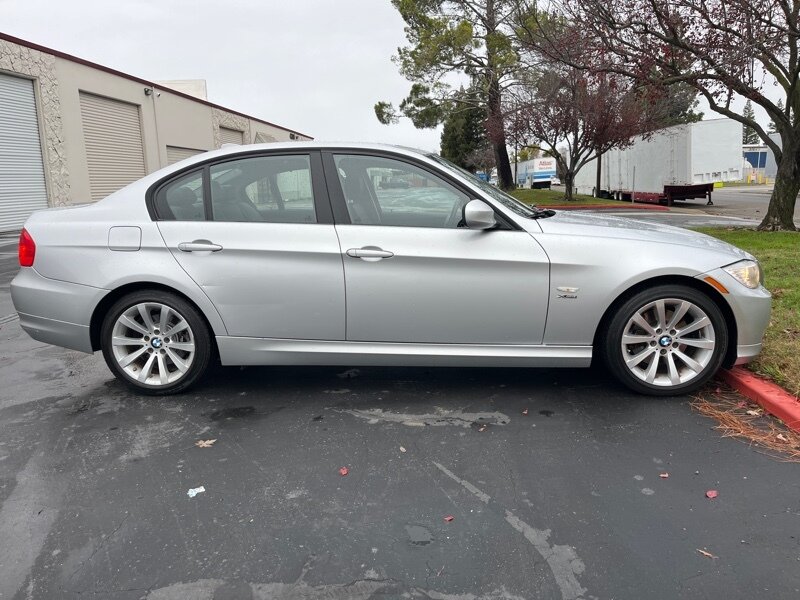 2011 BMW 3 Series 328i photo 14