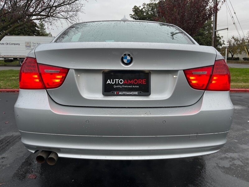 2011 BMW 3 Series 328i photo 11