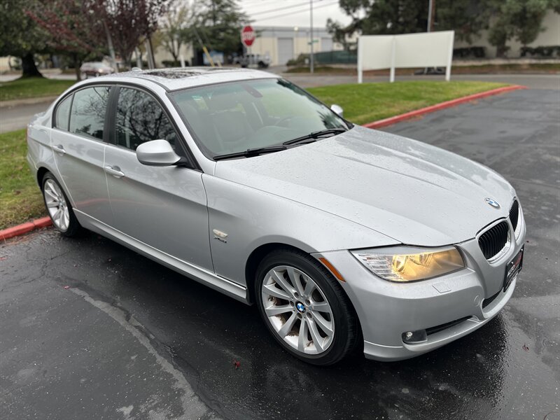 2011 BMW 3 Series 328i photo 3