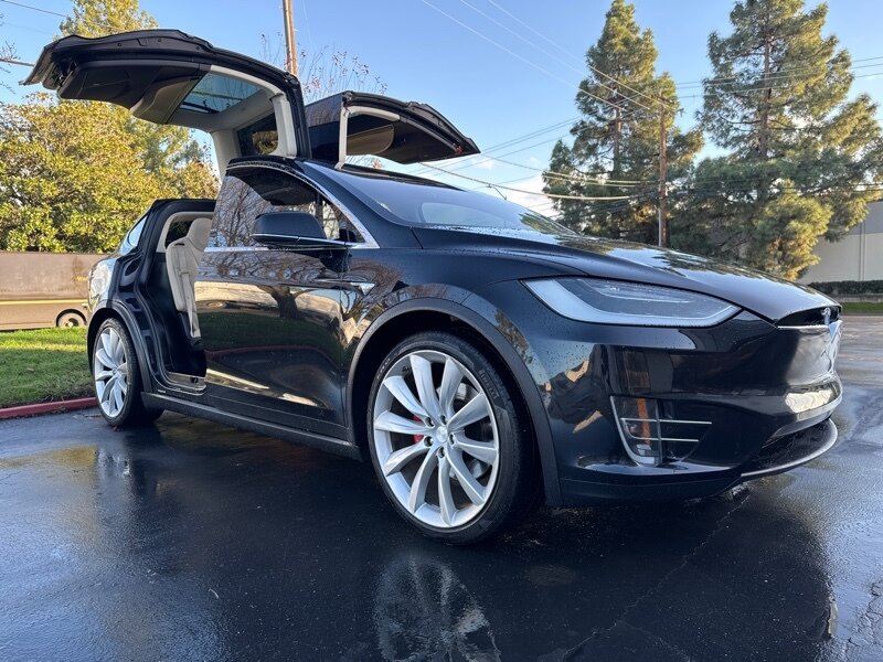 2017-Tesla-Model X-5YJXCDE48HF044897