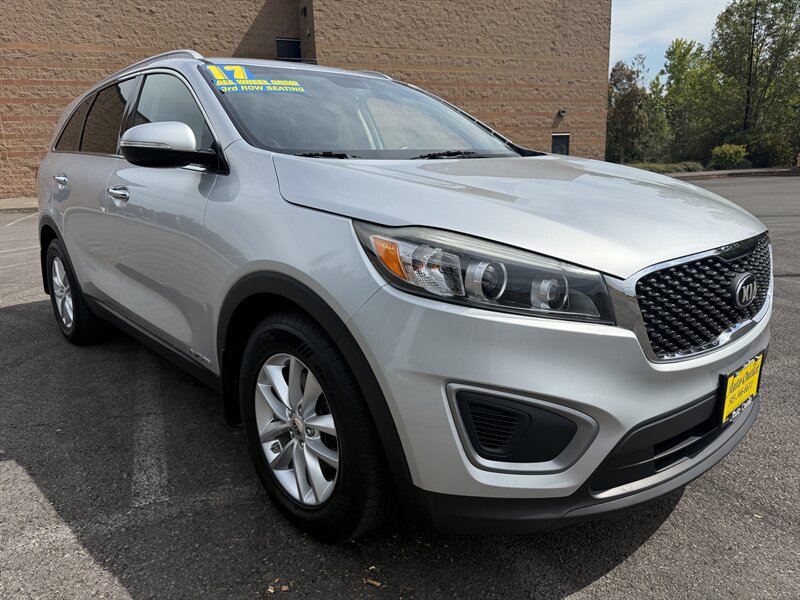 2017 Kia Sorento LX V6 - Photo 1 - Salem, OR 97317