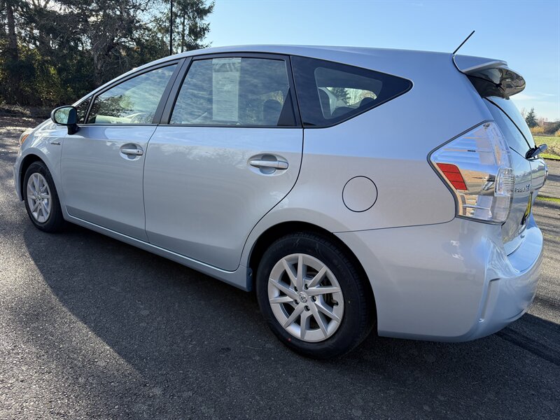 2014 Toyota Prius V Two photo 3