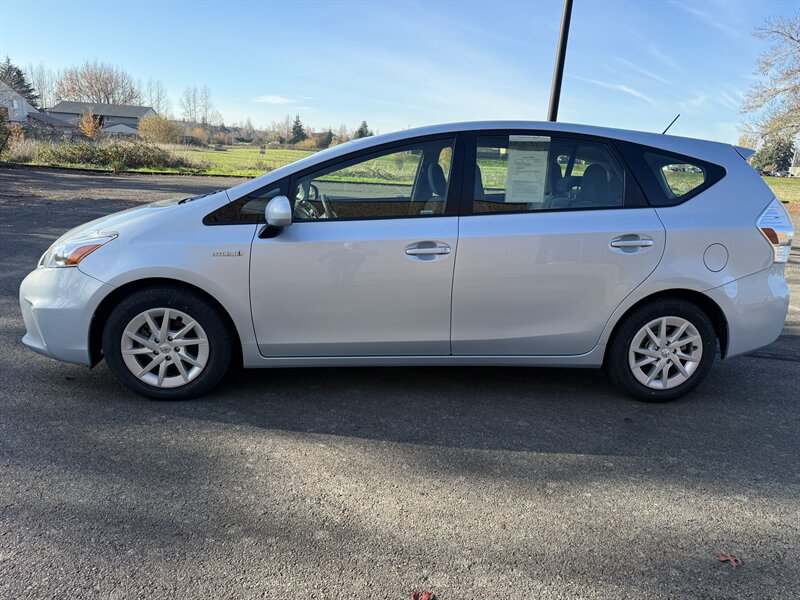 2014 Toyota Prius V Two photo 2