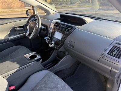 2014 Toyota Prius v Two - Photo 11 - Salem, OR 97317