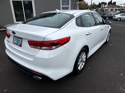 2017 Kia Optima LX   - Photo 5 - Salem, OR 97317