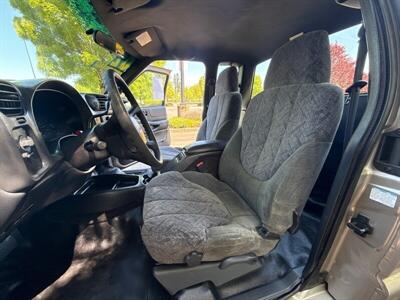 2002 GMC Sonoma SL   - Photo 9 - Salem, OR 97317