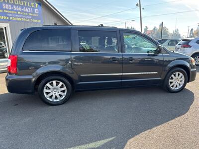 2014 Chrysler Town & Country Touring   - Photo 7 - Salem, OR 97317