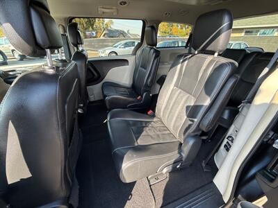 2014 Chrysler Town & Country Touring   - Photo 13 - Salem, OR 97317