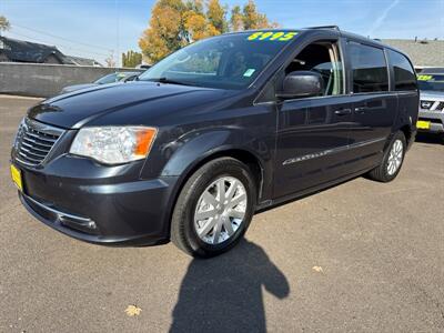 2014 Chrysler Town & Country Touring   - Photo 2 - Salem, OR 97317