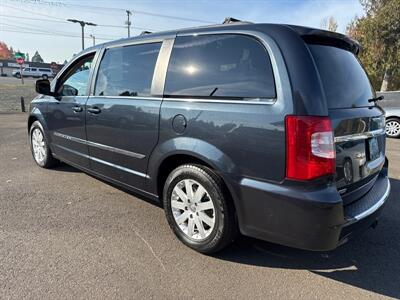 2014 Chrysler Town & Country Touring   - Photo 4 - Salem, OR 97317