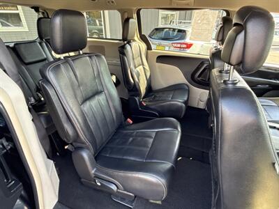 2014 Chrysler Town & Country Touring   - Photo 18 - Salem, OR 97317