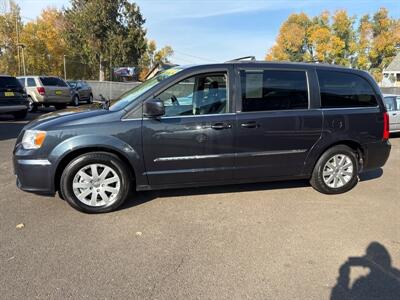 2014 Chrysler Town & Country Touring   - Photo 3 - Salem, OR 97317