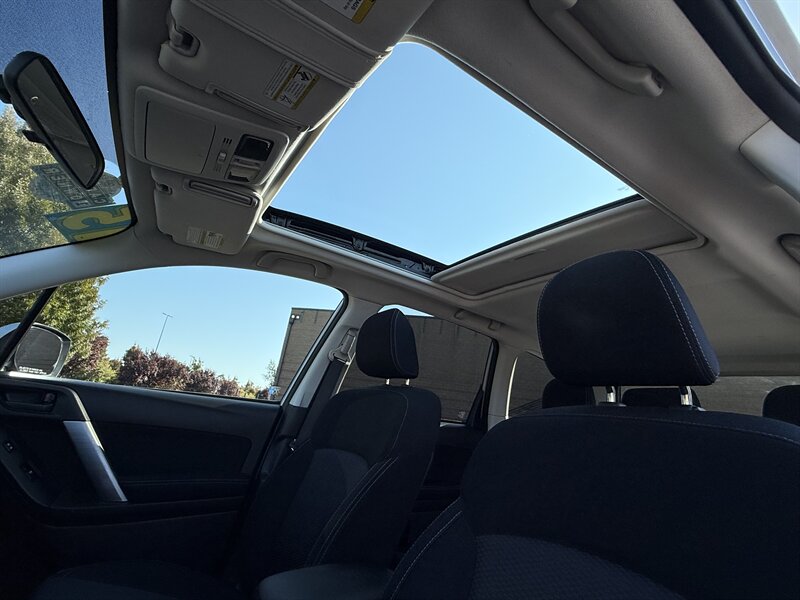 2015 Subaru Forester 2.5i Premium photo 10