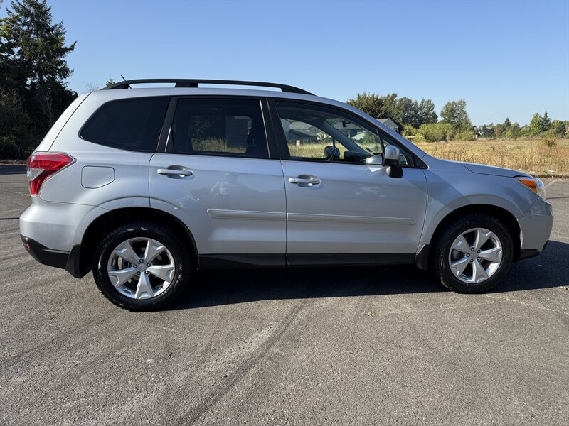 2015 Subaru Forester 2.5i Premium photo 8