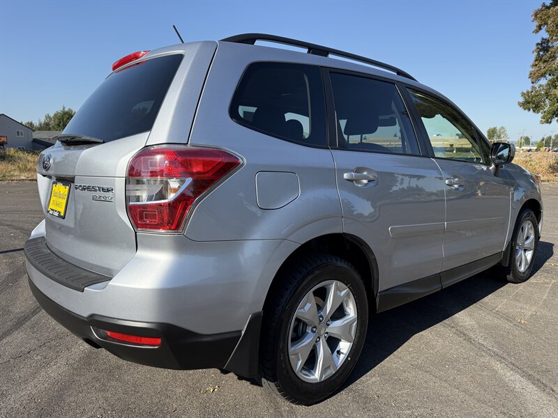2015 Subaru Forester 2.5i Premium photo 7