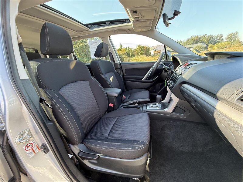 2015 Subaru Forester 2.5i Premium photo 16