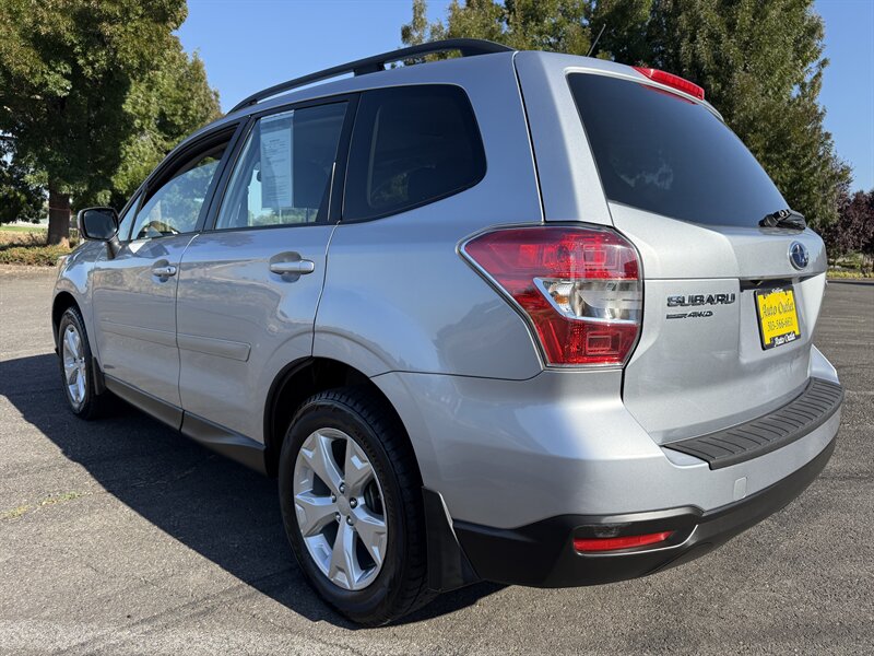 2015 Subaru Forester 2.5i Premium photo 5