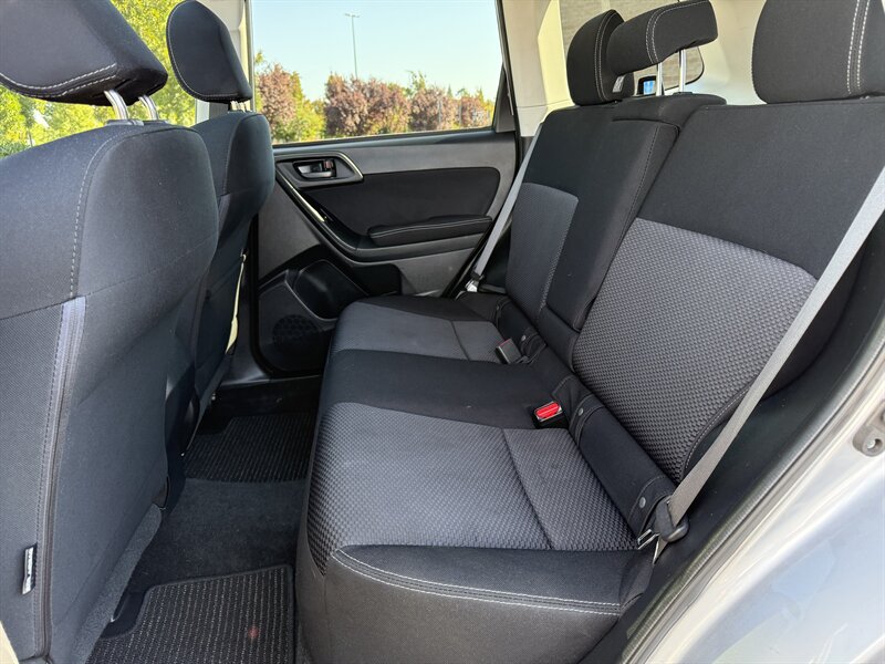 2015 Subaru Forester 2.5i Premium photo 13