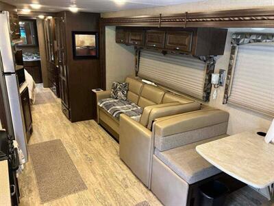 2017 Thor Hurricane 35m Class A   - Photo 14 - Salem, OR 97317
