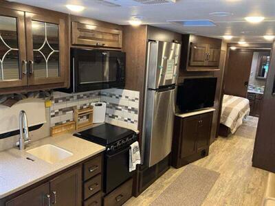 2017 Thor Hurricane 35m Class A   - Photo 12 - Salem, OR 97317
