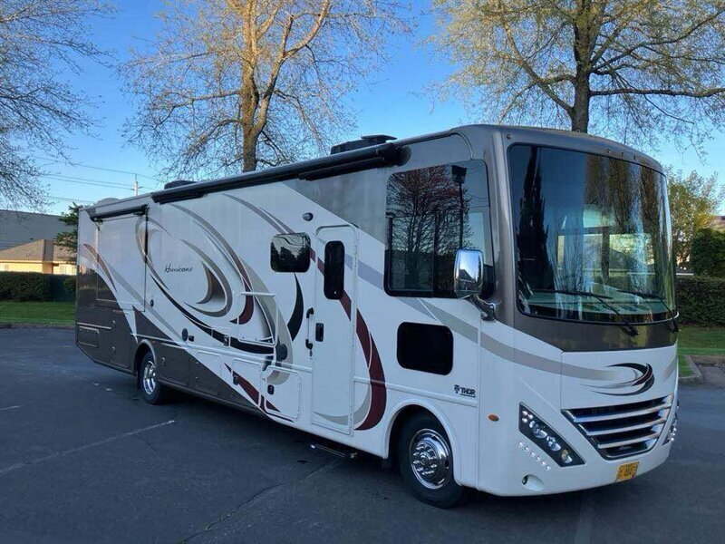 2017 Thor Hurricane 35m Class A  