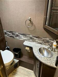 2017 Thor Hurricane 35m Class A   - Photo 10 - Salem, OR 97317