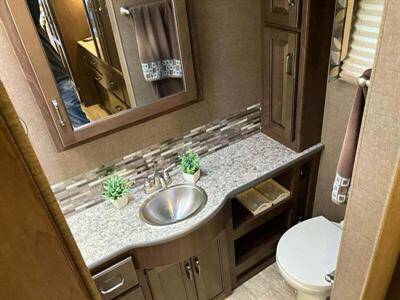 2017 Thor Hurricane 35m Class A   - Photo 8 - Salem, OR 97317