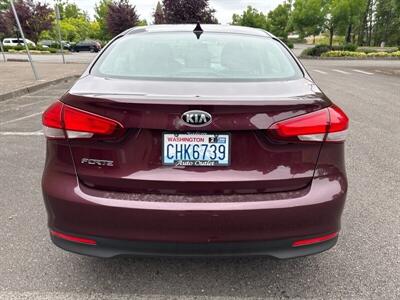 2017 Kia Forte LX   - Photo 5 - Salem, OR 97317