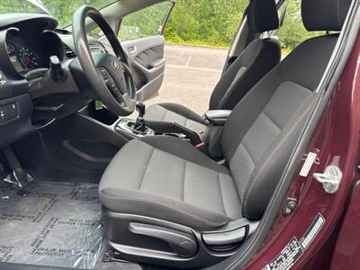 2017 Kia Forte LX   - Photo 9 - Salem, OR 97317