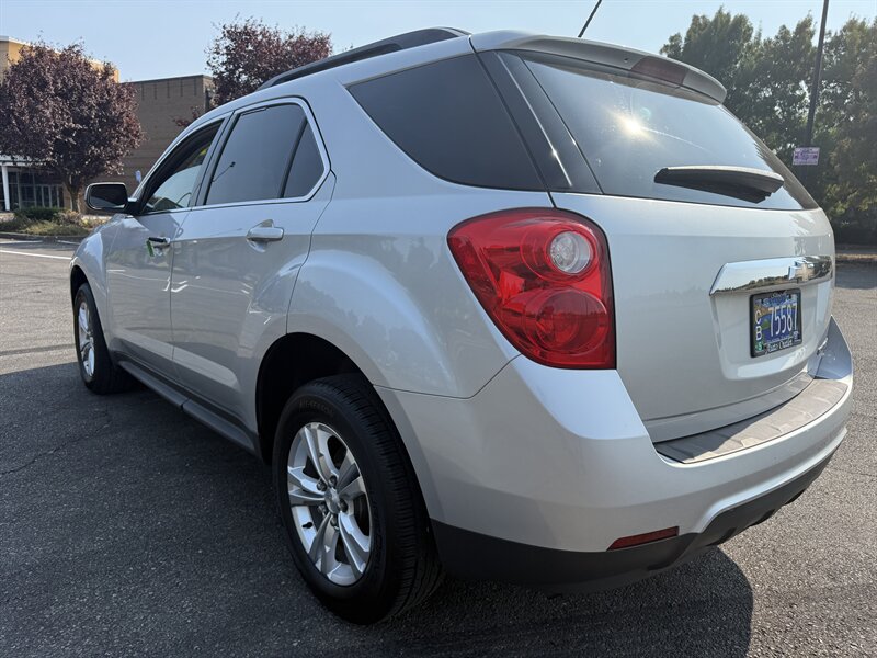 2015 Chevrolet Equinox LT photo 2