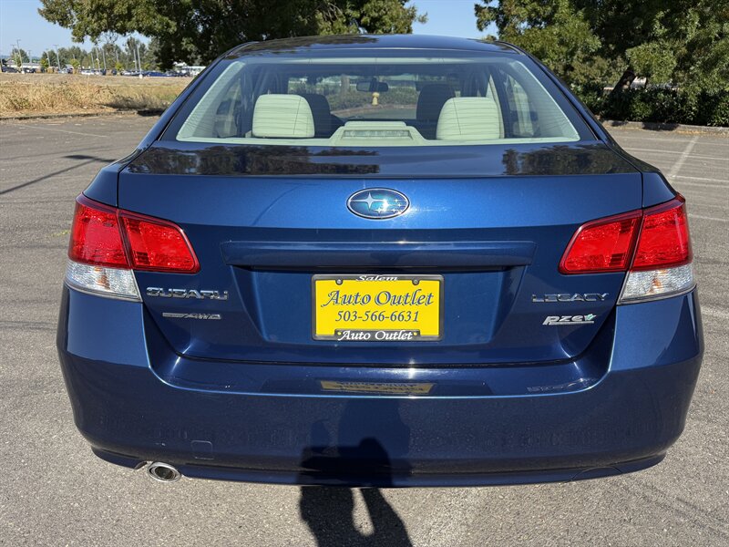 2011 Subaru Legacy 2.5i Premium photo 6