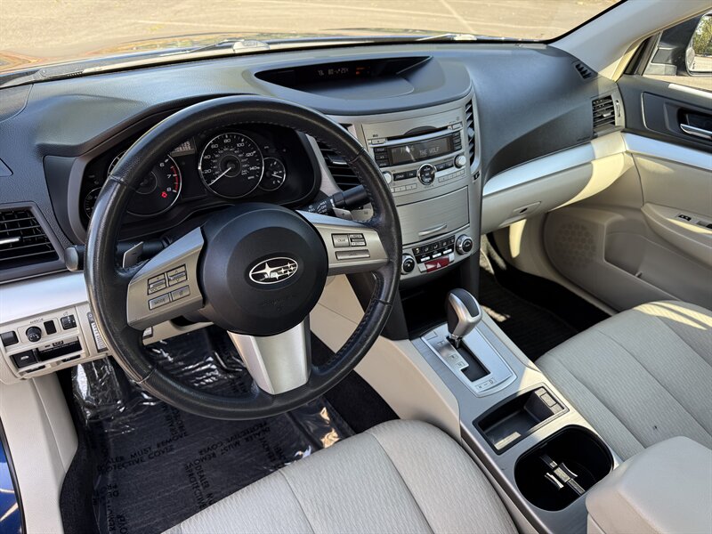 2011 Subaru Legacy 2.5i Premium photo 10