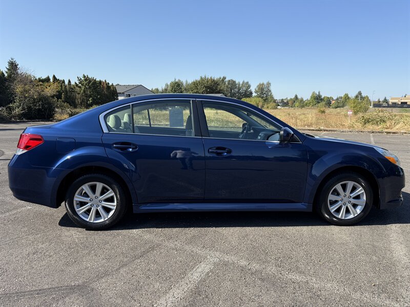 2011 Subaru Legacy 2.5i Premium photo 8
