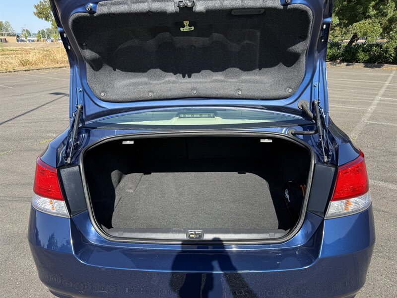 2011 Subaru Legacy 2.5i Premium photo 13
