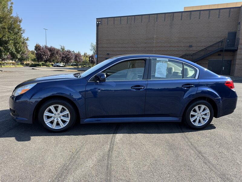 2011 Subaru Legacy 2.5i Premium photo 4